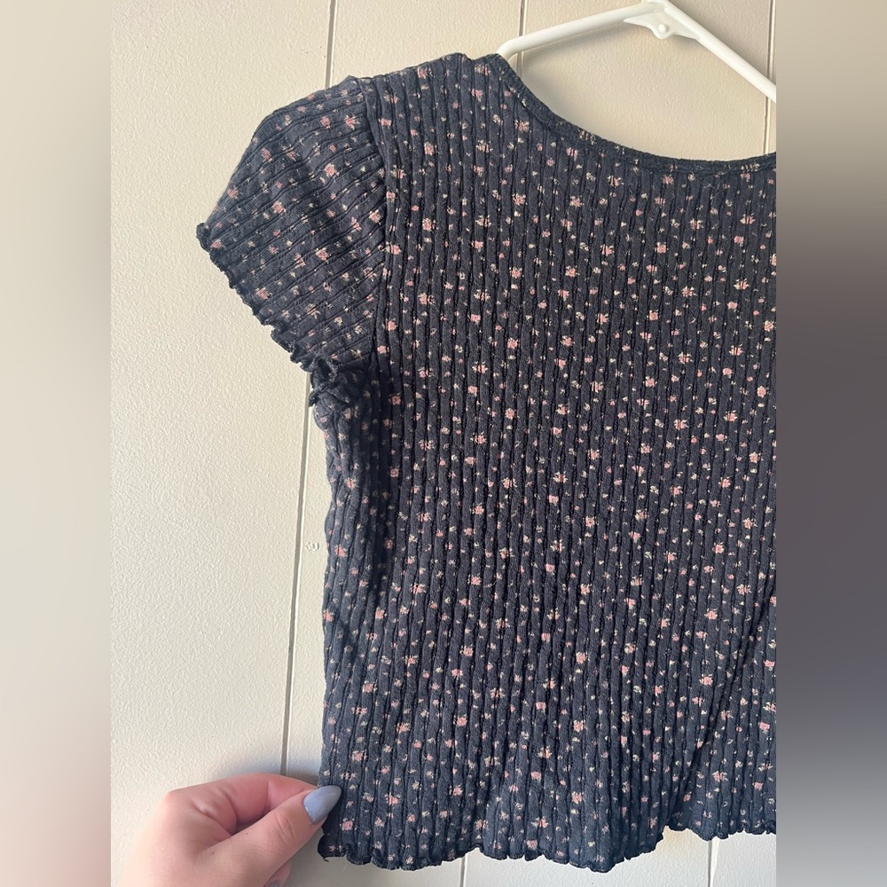 American Eagle Outfitters Black Ribbed Short Sleeve Floral Top Size Small - Picture 6 of 7